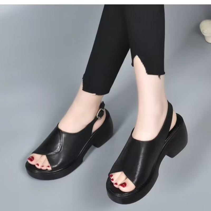 Sandália Confortável de Plataforma com Traseira