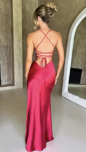 Vestido Longo de Cetim com Fenda e Decote nas Costas Modern Stela